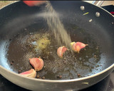 Foto del paso 3 de la receta: Muslos de pollo en escabeche