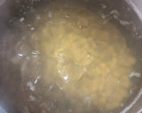 Foto del paso 5 de la receta: Potaje de garbanzos con calamares 🦑 y almejas