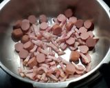 Foto del paso 1 de la receta: Arroz con salchichas y bacon