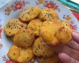 Hình bước làm 6 của món Bánh tiêu bí đỏ không men