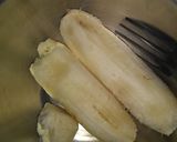 A picture of step 1 of Chocolate banana overnight oats.