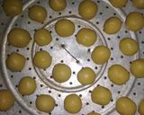 Foto langkah ke 3 dari resep Kue Kering Bola-Bola Coklat No Mixer No Oven.