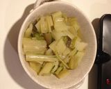 Une image de l'étape 2 de Gratin de côtes de blettes au lard et au Munster.