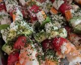 Une image de l'étape 2 de Brochettes fraîches de gambas façon méditerranéenne.