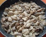 Foto del paso 7 de la receta: Pechuga de pollo con champiñones Portobello, con salsa de Cabrales