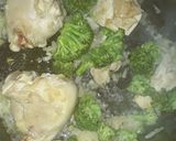 Foto del paso 2 de la receta: Ravioles con salsa blanca, brócoli y pollo