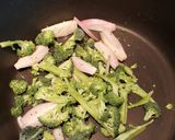 A picture of step 1 of Prawny pesto pasta.