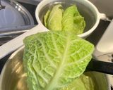 Une image de l'étape 1 de Feuilles de chou vert farcies façon Nems.