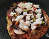 Foto del paso 3 de la receta: Pizza de champiñones y pimientos con masa de zanahoria y coliflor🍕🧀🍳🥕🍄‍🟫🫑