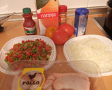 Foto del paso 1 de la receta: Pollo con tomate pimiento y naranja