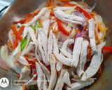 Foto del paso 3 de la receta: Fideos Salteados con Pechuga y Vegetales