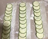 Foto del paso 2 de la receta: Flores de salmón y calabacín