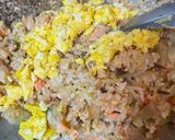 剩菜-華麗轉身「鮭魚洋蔥蛋炒飯」的食譜步驟4照片