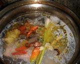 Foto langkah ke 5 dari resep Sop Kepala Ikan Salmon.