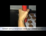 Foto langkah ke 3 dari resep Kue semprit coklat.