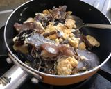 รูปขั้นตอนการทำที่ 2 ของ เห็ดหูหนูผัดไข่ (มังสวิรัติ)