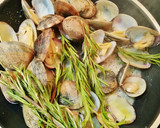 Foto del paso 4 de la receta: Tapa de almejas al romero