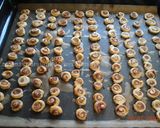 A picture of step 6 of Tiny Cinnamon Rolls شیرینی رول دارچینی.
