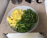 A picture of step 1 of Green beans and potatoes 🥔🫛.