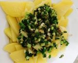 Hình bước làm 5 của món Khoai tây xào tỏi 😋😋😋