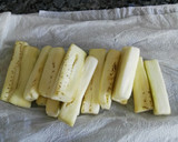 Foto del paso 4 de la receta: Bastones de berenjena con miel de azahar