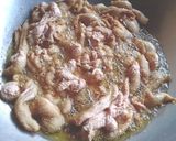รูปขั้นตอนการทำที่ 2 ของ หนังไก่ทอดกรอบ สูตรน้ำมันไม่กระเด็น