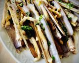 Foto del paso 4 de la receta: Navajas al ajo y perejil (en estuche de vapor Lékué)