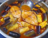 Hình bước làm 3 của món Cá thu kho cà tím