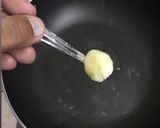 A picture of step 2 of Dahi ke Aloo.
