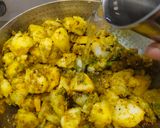 પાવ બટાકા (Pav Bataka Recipe In Gujarati) રેસીપી સ્ટેપ6ફોટો