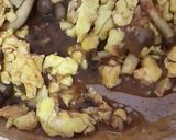 Foto langkah ke 6 dari resep Telur Tumis Jamur.