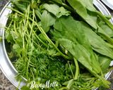 A picture of step 1 of Spinach Thalipeeth.