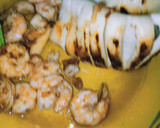 Foto del paso 7 de la receta: Calamar a la plancha con langostinos al ajillo