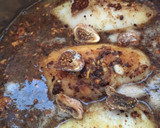 Foto del paso 6 de la receta: Calamares rellenos de gulas en salsa de almendras e higos