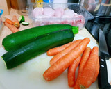 Foto del paso 1 de la receta: Jamoncitos de pollo asados con guarnición de verduras