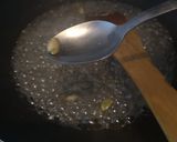 A picture of step 4 of Karachi Halwa/jelly halwa.