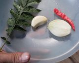 Foto langkah ke 1 dari resep Nasi Daun Kari Pedas Lauk Scrambled Telur.