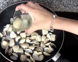Foto del paso 3 de la receta Almejas con piñones y salsa de tomates secos