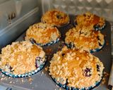 Foto langkah ke 5 dari resep Streusel Blueberry Muffin.