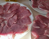 Foto del paso 1 de la receta: Solomillo de cerdo con frutos secos y huevo hilado
