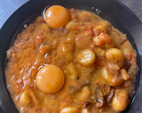 Foto del paso 5 de la receta: Gnocchis con huevos y champiñones en salsa de tomate