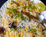 कॉर्न-मटार पुलाव (Corn Matar Pulao Recipe In Marathi) रेसिपी स्टेप 4 फोटो