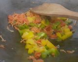 A picture of step 3 of Cheesy vegetable maggi.