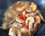 Foto langkah ke 3 dari resep Udang goreng mentega.