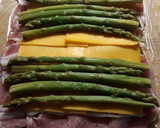 Foto del paso 3 de la receta: Tronco de lomo relleno de panceta, queso cheddar y espárragos