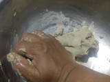 લસણીયો બાજરી નો રોટલો (Lasaniyo Bajri Rotlo Recipe In Gujarati)