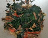 Foto langkah ke 4 dari resep Oseng Daun Pepaya Jepang.