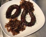Une image de l'étape 8 de Chorizo noir au vin rouge et oignons caramélisés.