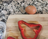 Foto del paso 1 de la receta: Montadito de pavo, pimiento, tortilla y cebolla caramelizada