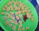 Foto langkah ke 3 dari resep Kue bunga crispi.